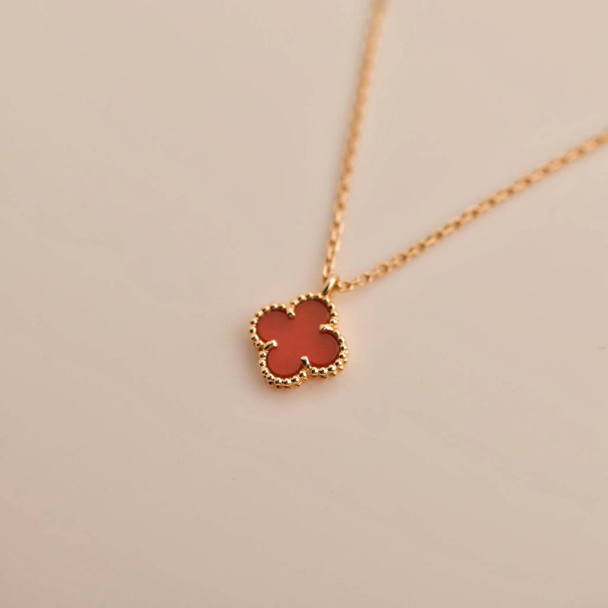 Miro CLOVER MINI 9.5MM WHITE CARNELIANS NECKLACE