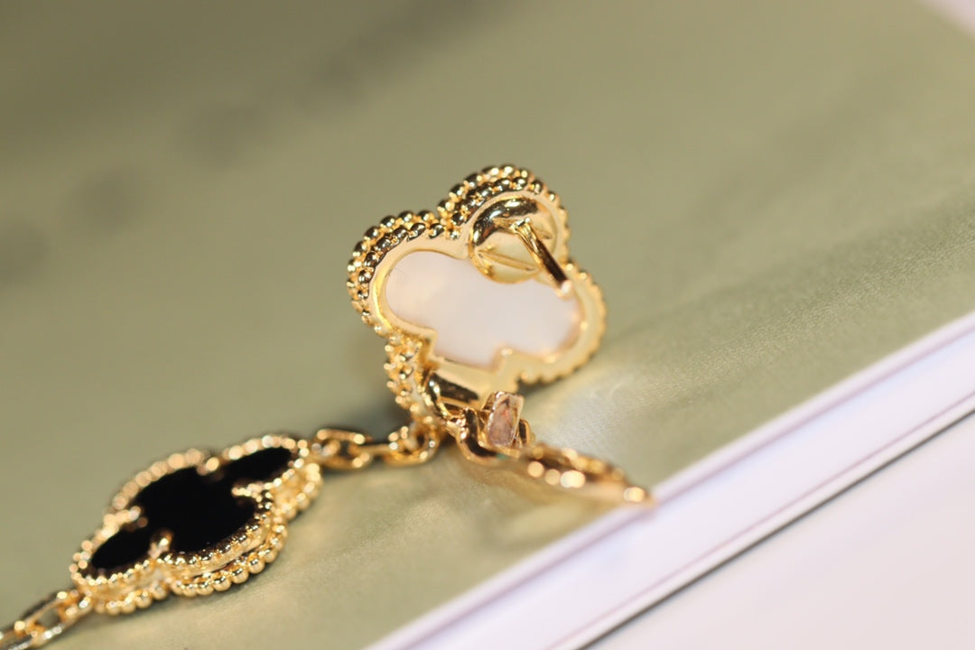 Miro CLOVER EARRINGS GOLD ONYX MOP 3 MOTIF