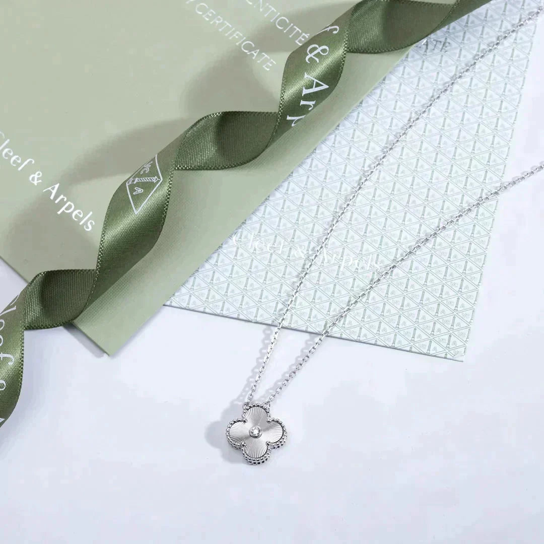 Miro CLOVER  15MM DIAMOND LASER NECKLACE SILVER