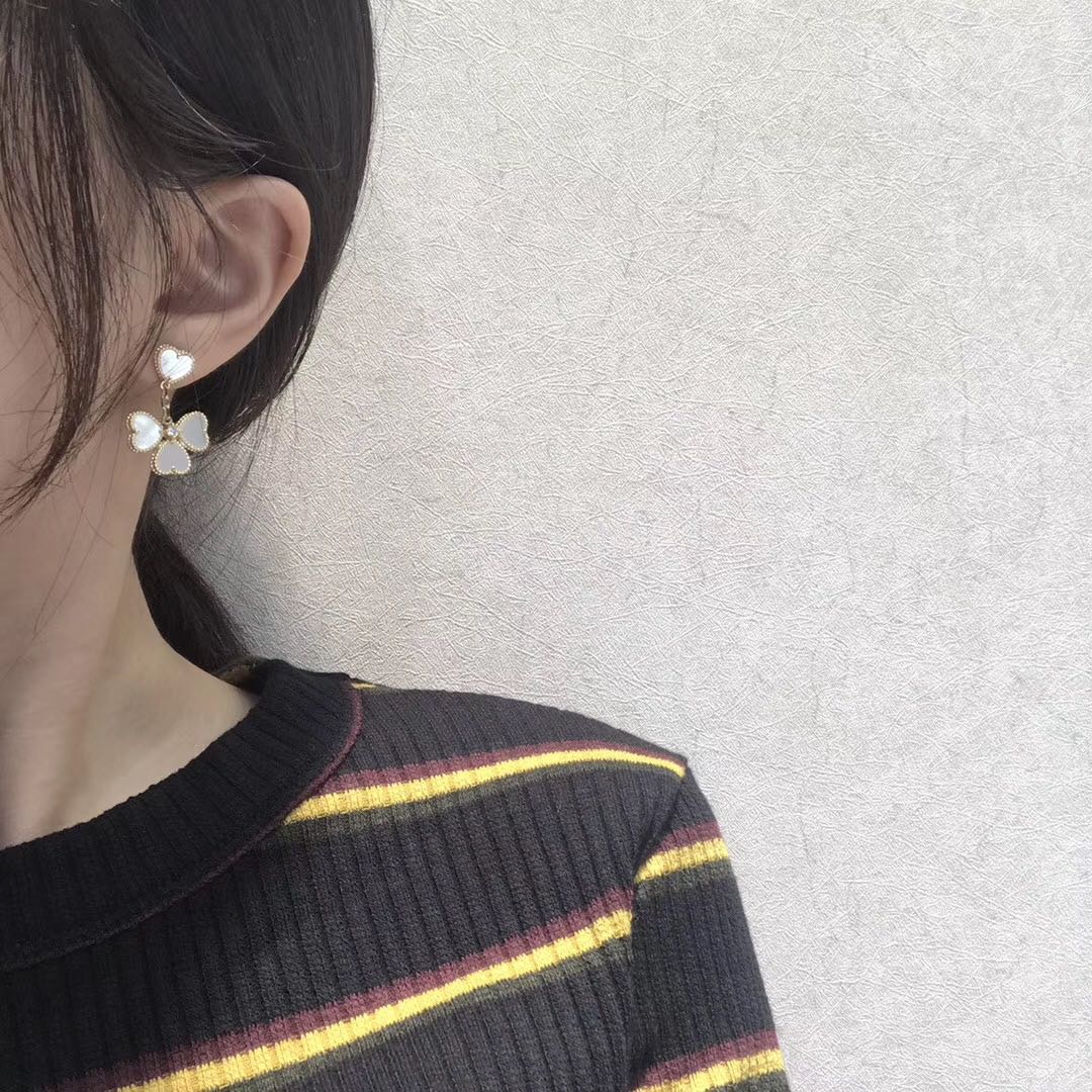 Miro CLOVER SWEET WHITE MOP EARRINGS