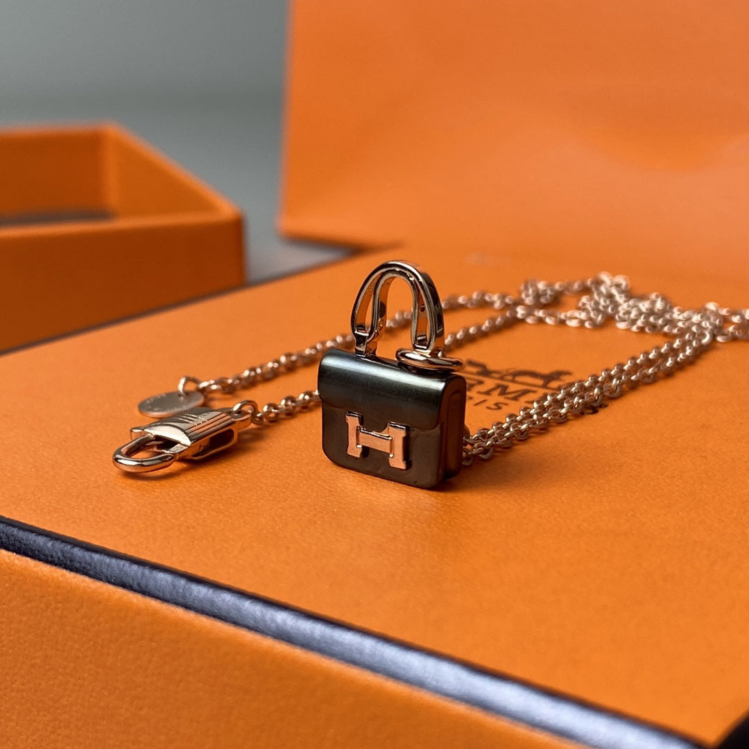 Miro CONSTANCE BLACK PEDANT PINK GOLD NECKLACE