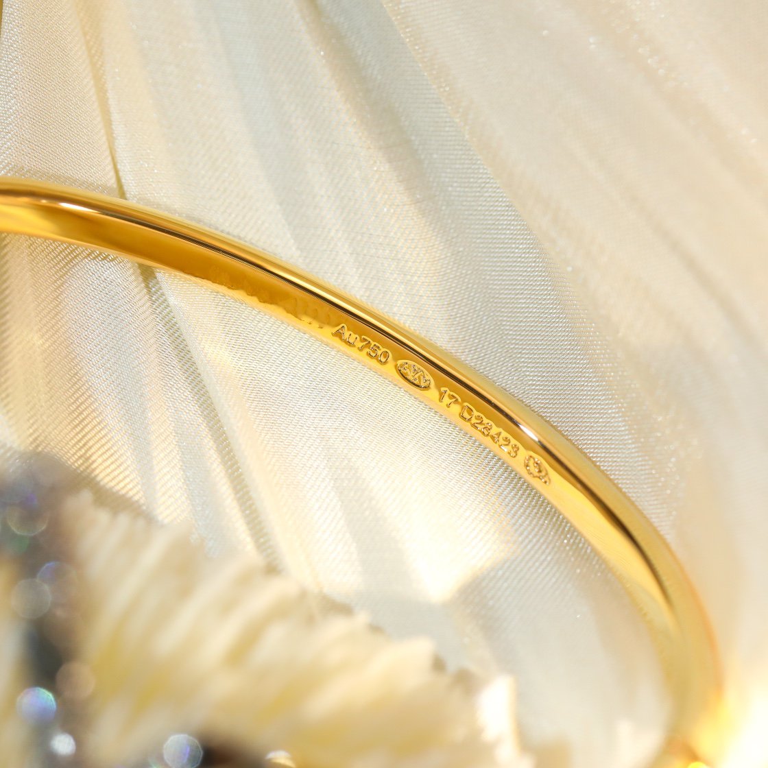 Miro VOLTE UPSITE DOWN GOLD DIAMOND BRACELET