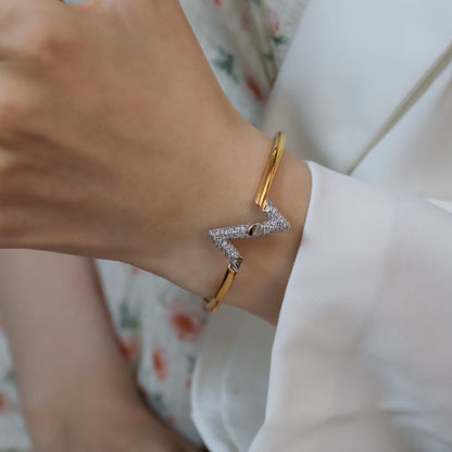 Miro VOLTE UPSITE DOWN GOLD DIAMOND BRACELET