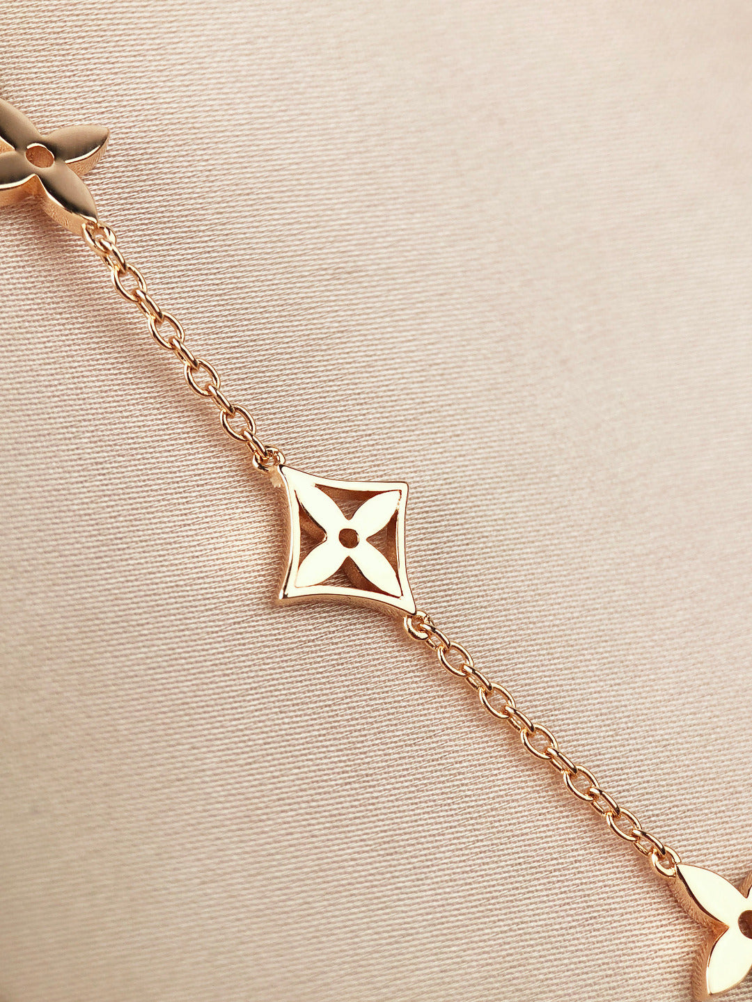 Miro STAR AND SUN 7 MOTIFS GOLD BRACELET