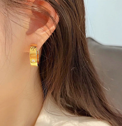 Miro LOVE 5.5MM 1 DIAMOND EARRINGS