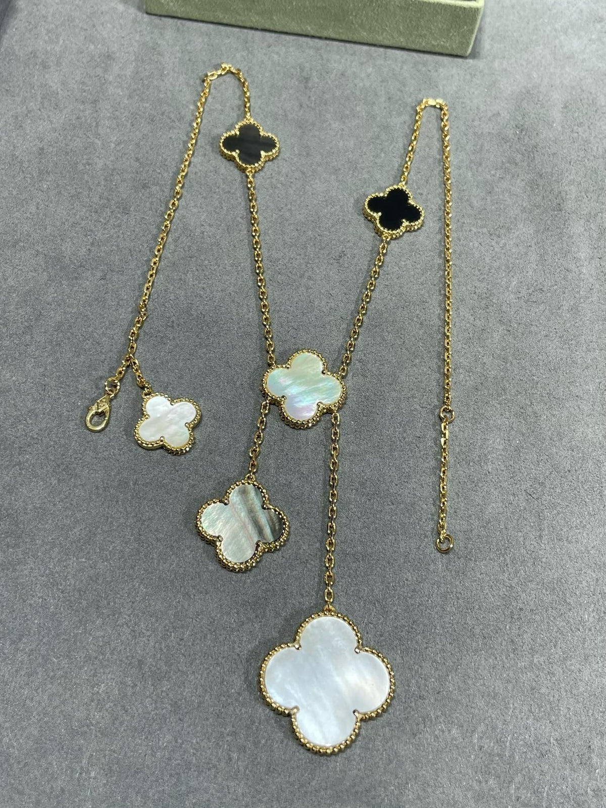 Miro CLOVER 6 MOTIF MOP ONYX GOLD NECKLACE