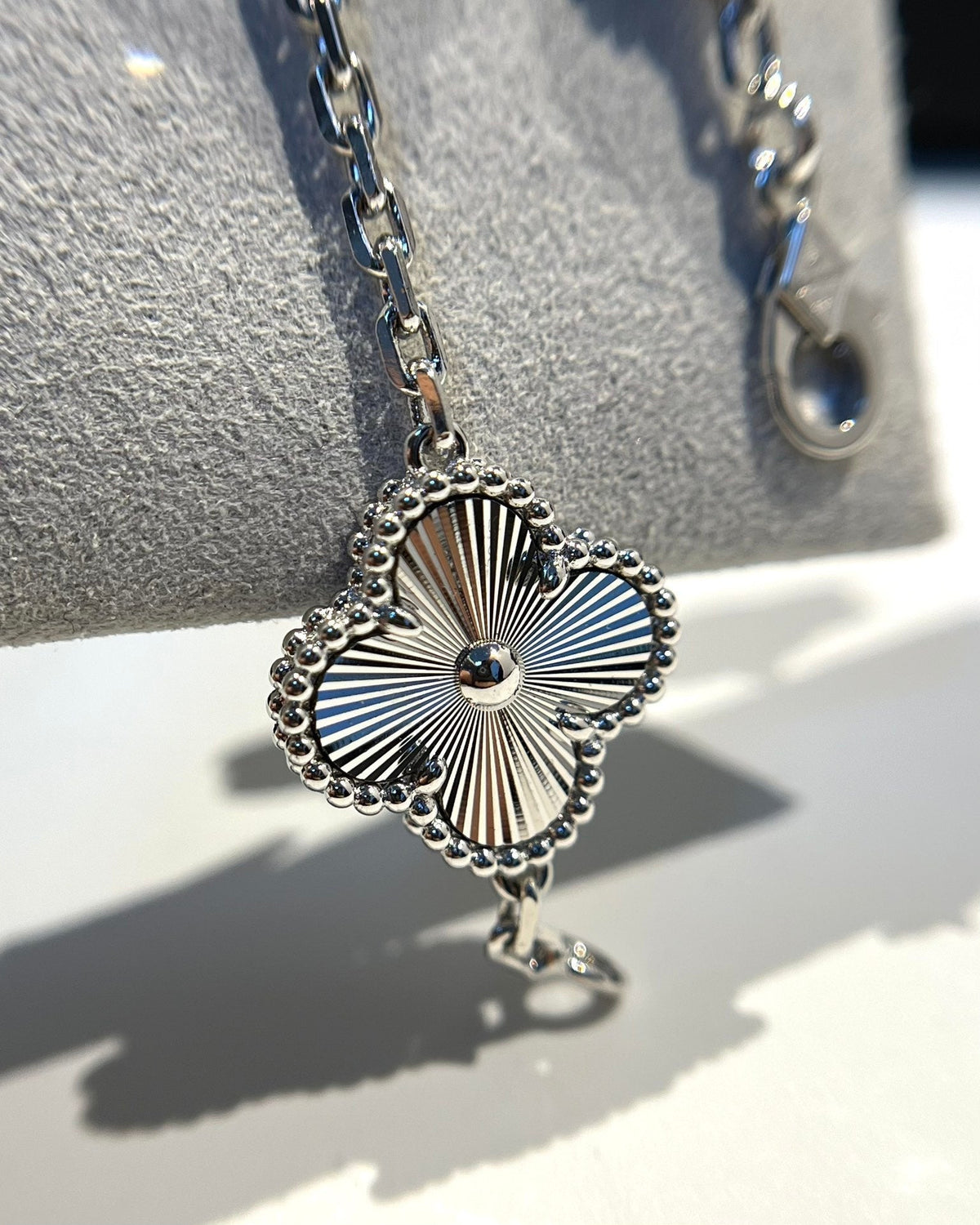 [Miro ]New  CLOVER 5 MOTIF LASER BRACELET COLLECTION