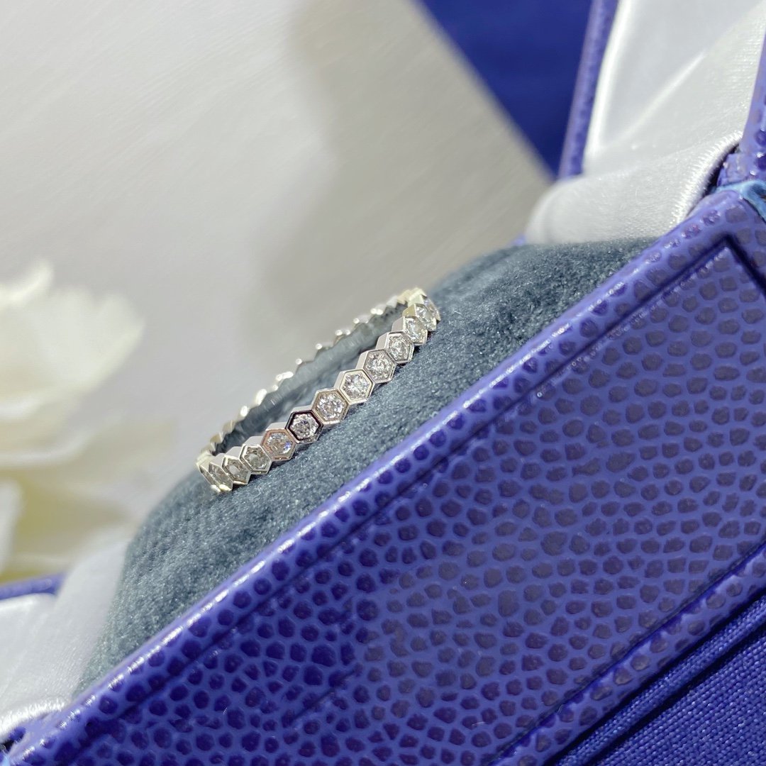 Miro BEE LOVE DIAMOND PAVED SMALL RING