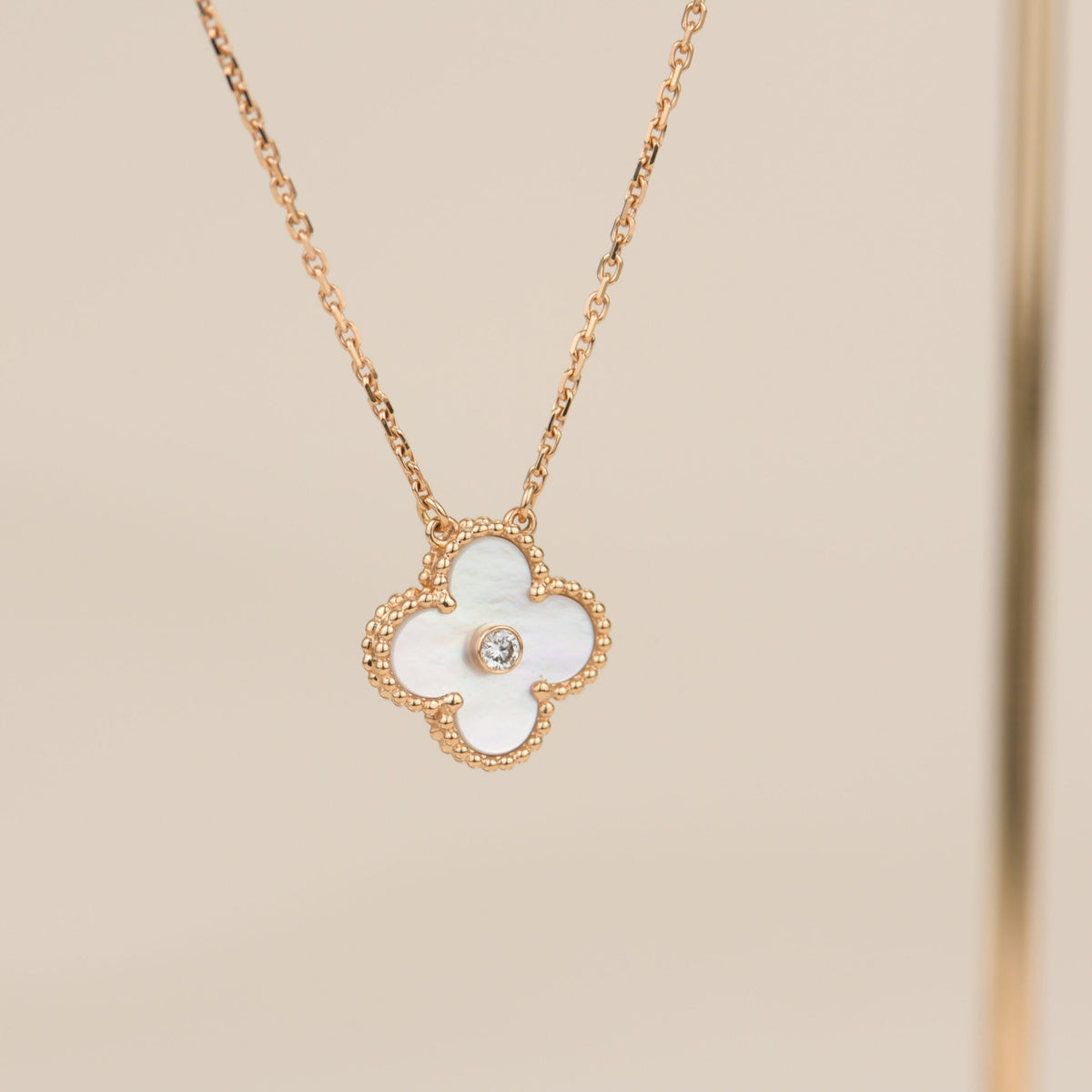Miro CLOVER 15MM DIAMOND WHITE FRITILLARIA NECKLACE