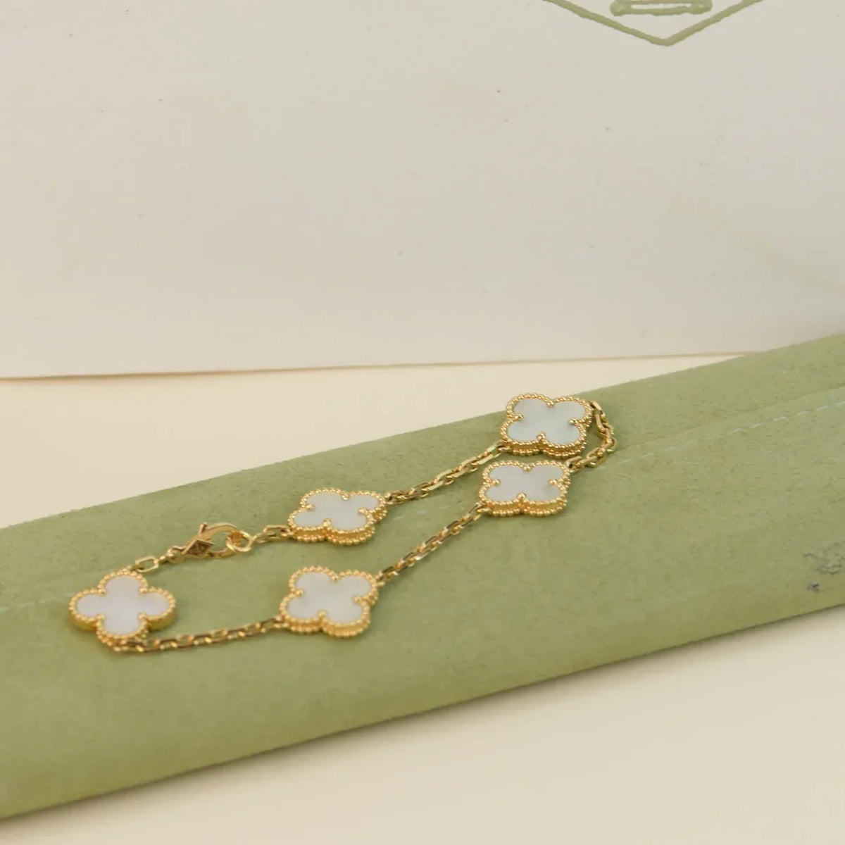 [Miro ]New CLOVER WHITE PEARL MOP 5 MOTIF BRACELET COLLECTION
