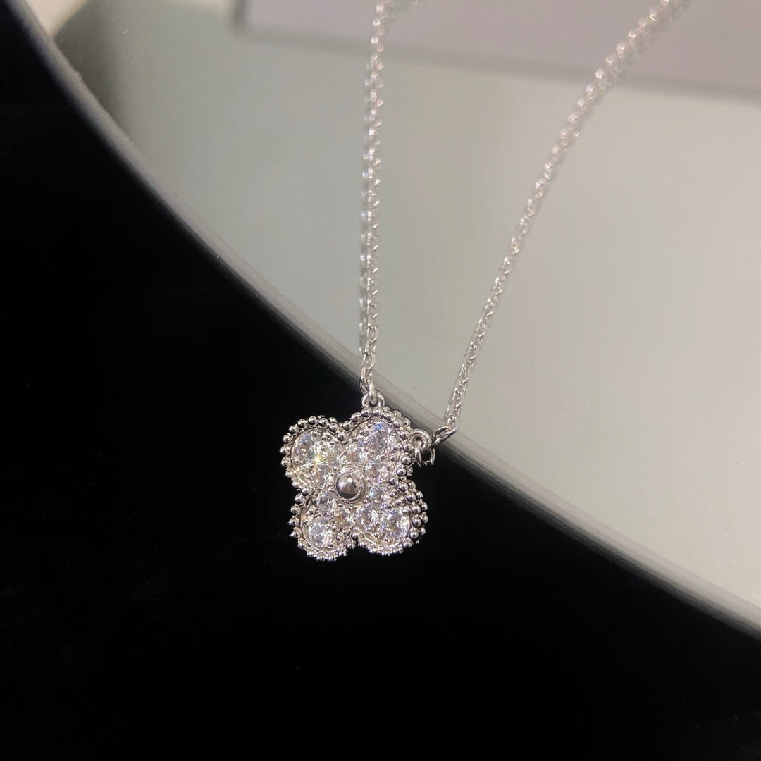 Miro CLOVER 15MM DIAMOND SINGLE FLOWER NECKLACE