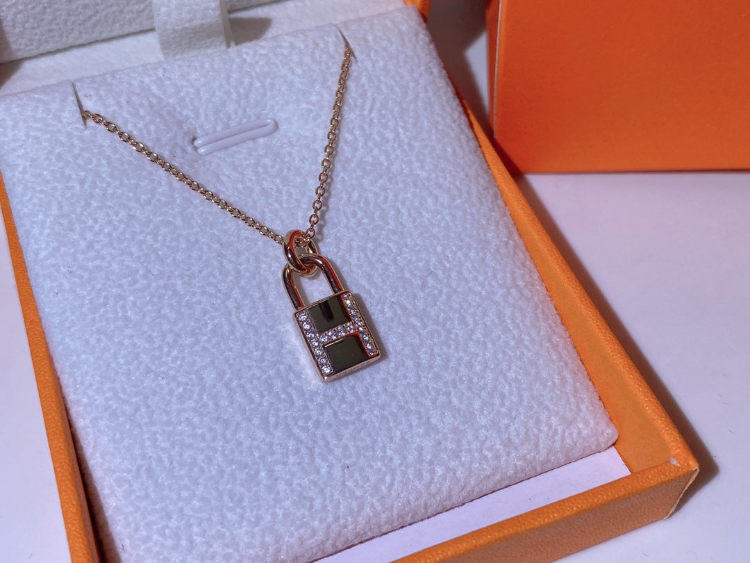 Miro HM ADVANCED NICHE LOCK HEAD NECKLACE DIAMONDS