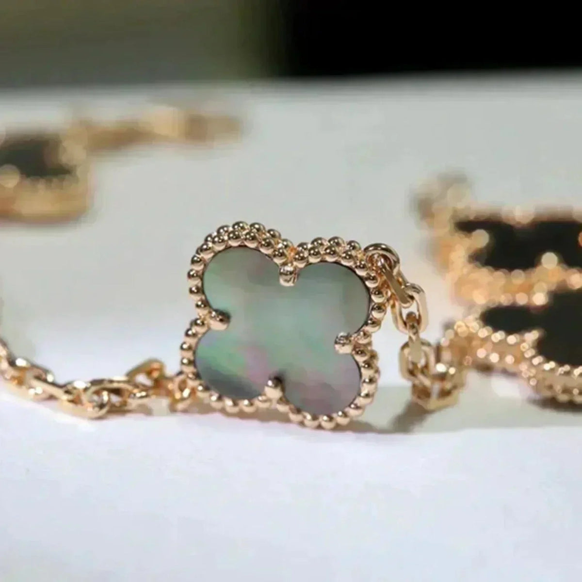 [Miro ]New CLOVER 5 MOTIF GRAY MOP BRACELET COLLECTION