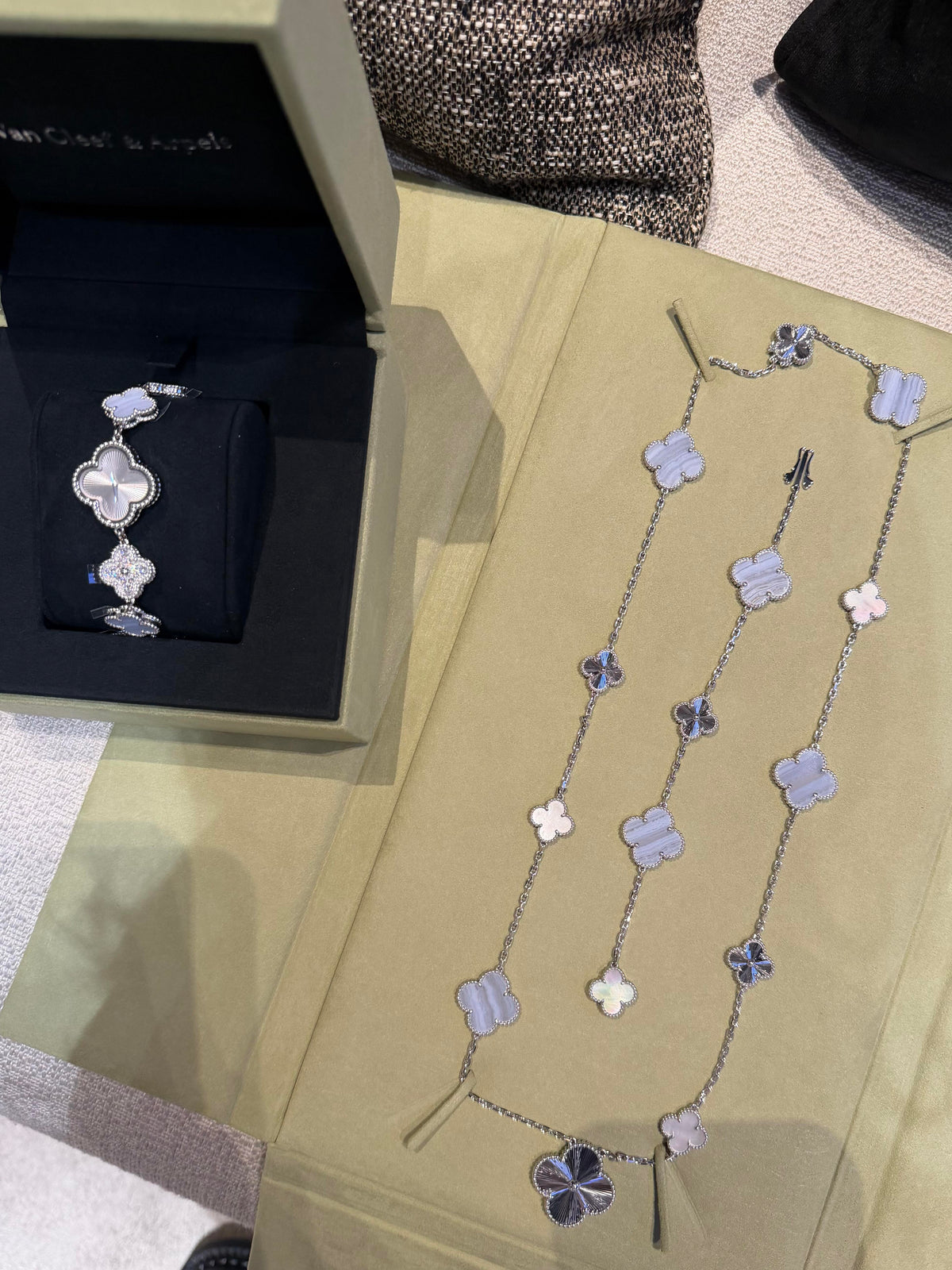 [Miro ] 25 NEW CLOVER 15 MOTIFS PURPLE CHALCEDONY