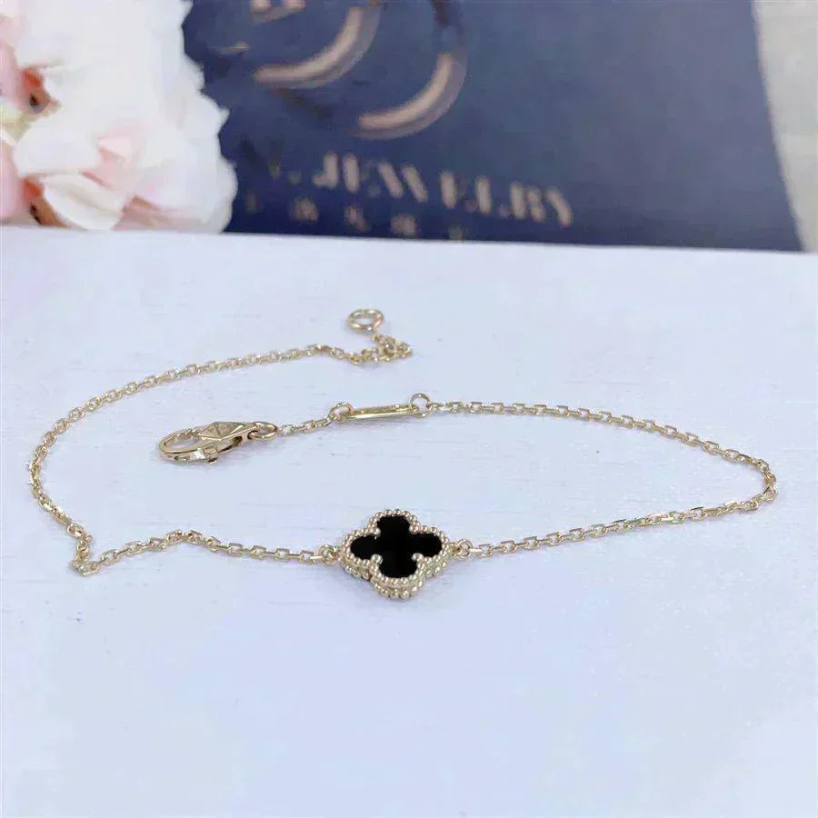 Miro CLOVER ONYX SINGLE FLOWER BRACELET